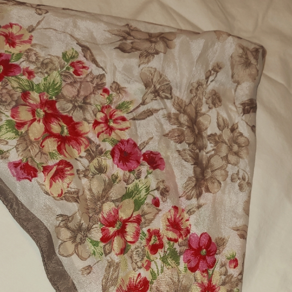 Oscar De La Renta Red and Green Floral Scarf Accessory w/ Classic Garden Design